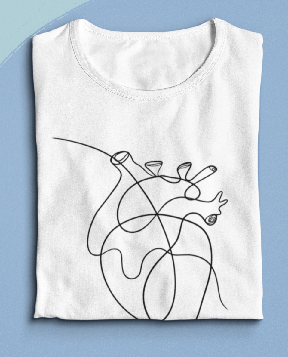Geschnörkeltes anatomisches Herz Frauen T-Shirt